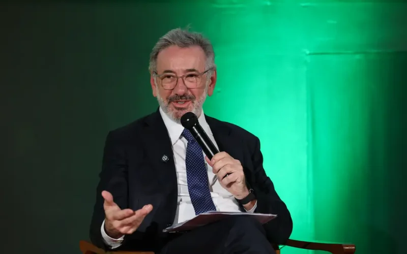 Aumento de tarifas nos EUA afeta indústria brasileira de calçados, máquinas e outros setores