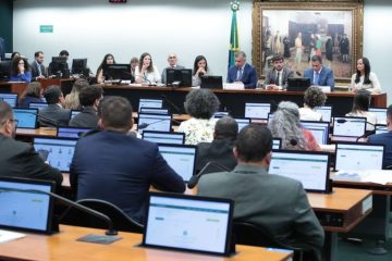 Comissão discute e aprova proposta de diminuição da maioridade penal