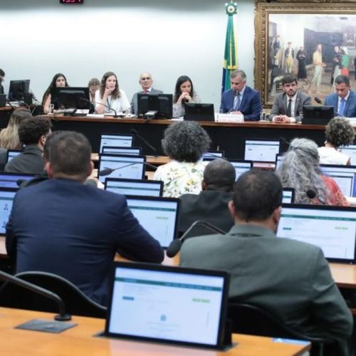 Comissão discute e aprova proposta de diminuição da maioridade penal