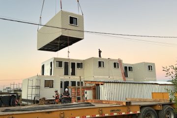 Prédios “em linha de montagem”: construtora brasileira acelera modelo industrializado e prepara edifícios de até oito andares