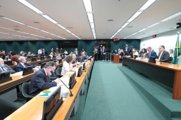 Comissão de Constituição e Justiça dá sinal verde para proposta que limita maioridade penal a 16 anos