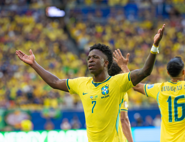 Brasil goleia a Escócia, garante liderança do Grupo C e avança invicto na Copa do Mundo