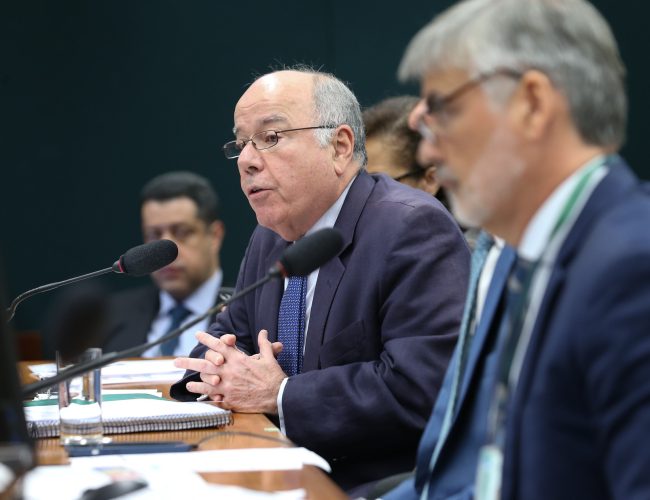 Chanceler do Brasil critica a validade das tarifas impostas pelos Estados Unidos