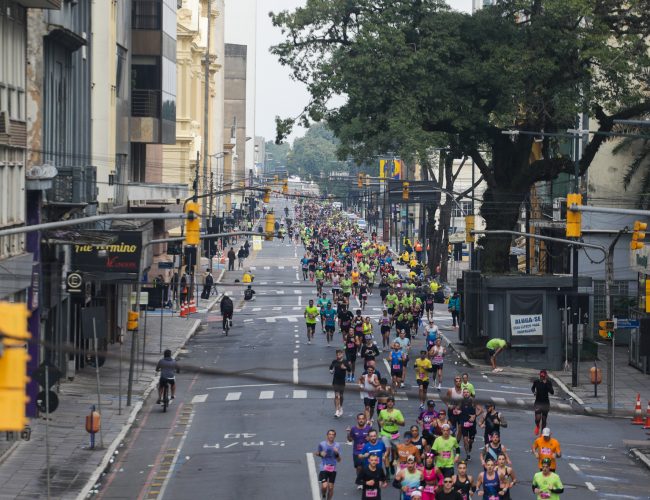 Domingo de Maratona em Porto Alegre: Vias Fechadas e Mudanças nas Linhas de Ônibus