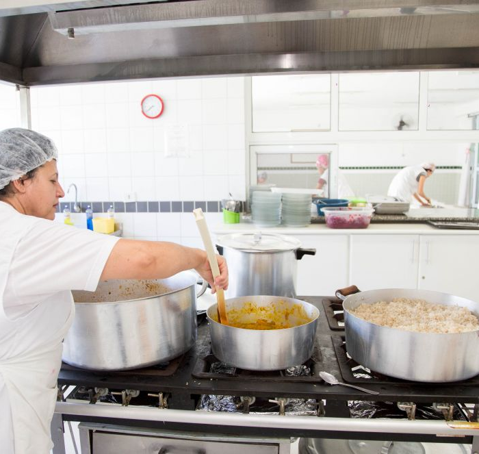 Denúncia pede apuração de contratação sem licitação para merenda escolar em Maringá