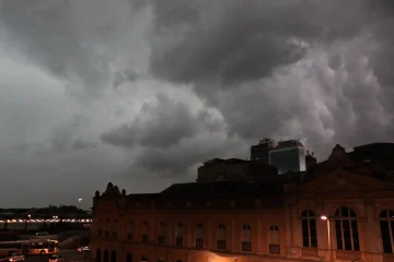 Defesa Civil do Rio Grande do Sul emite aviso sobre tempestades intensas e ventos de até 90 km/h