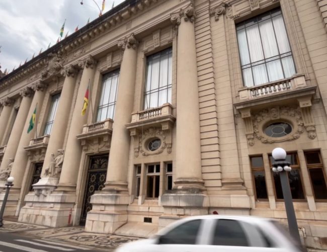 Candidatos ao governo do RS estão em disputa acirrada, aponta levantamento